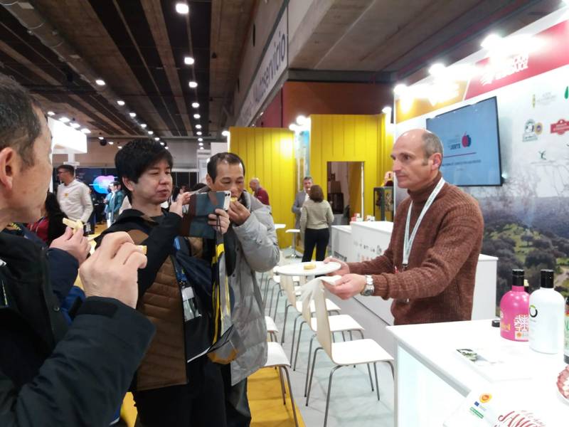 La DOP Aceite Monterrubio arranca 2025 en Madrid Fusión con degustaciones y showcooking